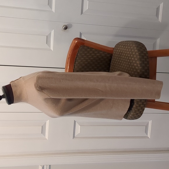 LIST - Women's Tan Knit Turtle Neck w/back buttons - M - Picture 4 of 12